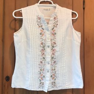 Karavan linen blend embroidered top. Size S